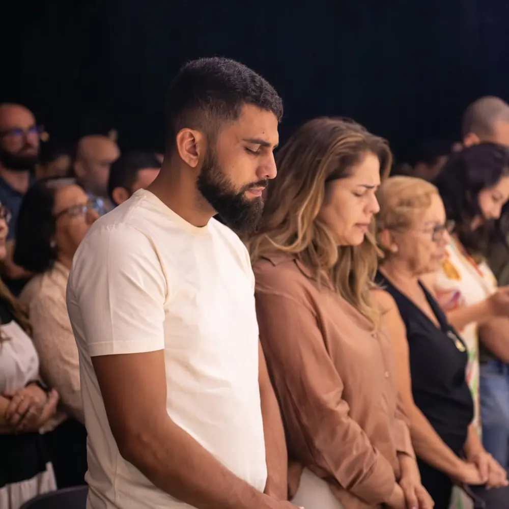 Alunos dançando no palco