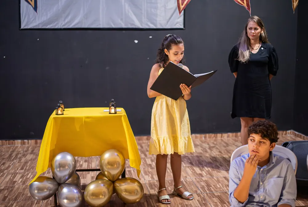Cenário de celebração da escola