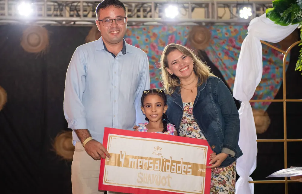 Crianças sorrindo na escola